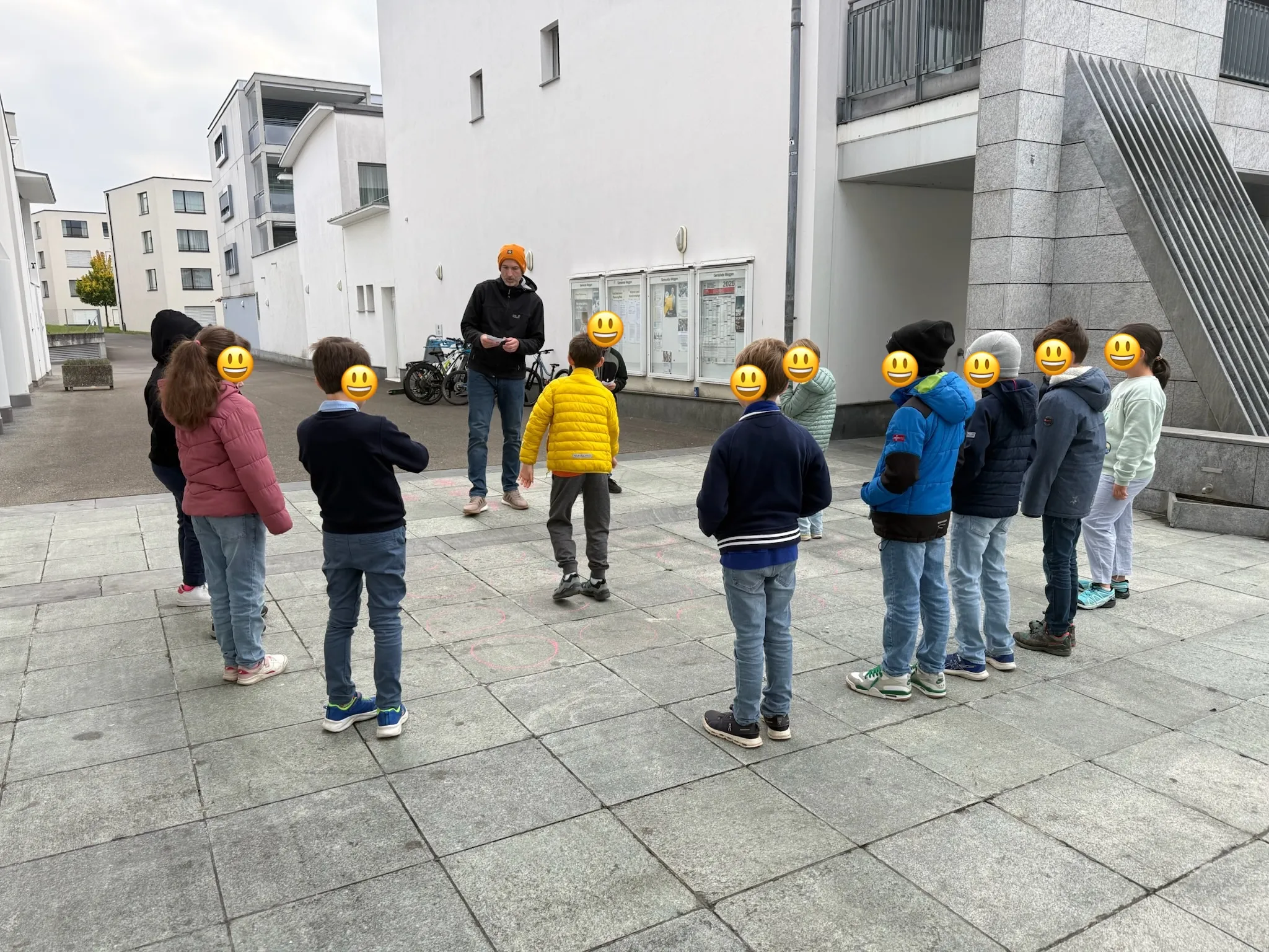 Aussen-Aktivität beim Videogame-Programmier-Kurs für Kinder