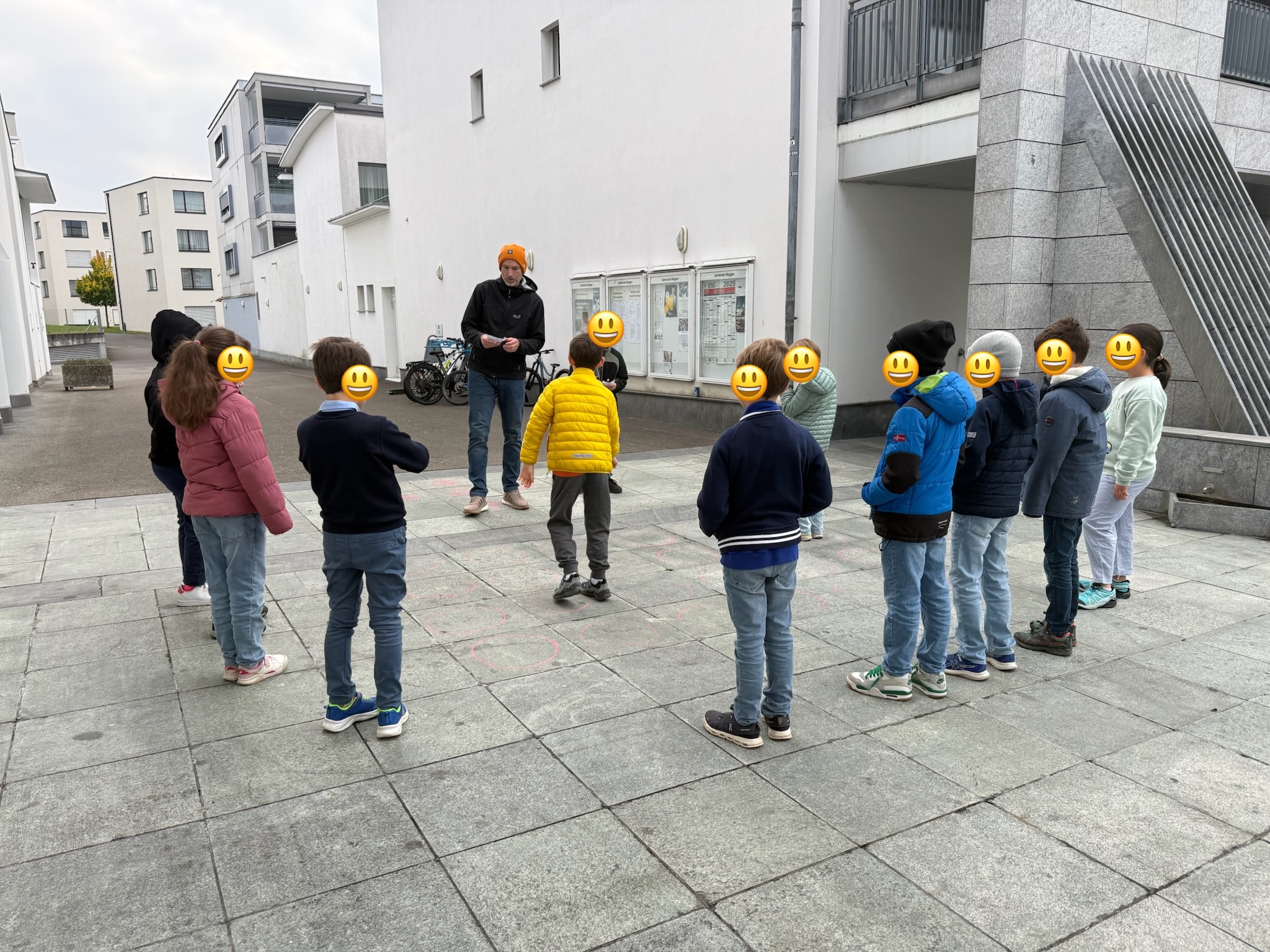 Aussen-Aktivität beim Videogame-Programmier-Kurs für Kinder